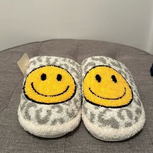 NWT ComfyLux Sherpa slippers